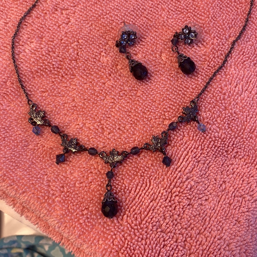 Antique looking necklace with earrings